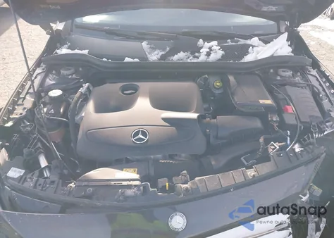 2015 Mercedes-Benz Gla 250 4Matic z USA, uszkodzony, nr VIN WDCTG4GB1FJ168394